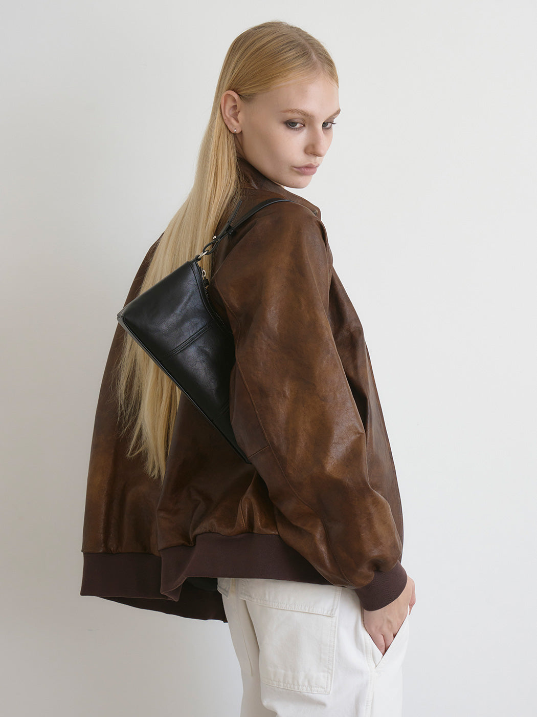 RV-004 Contour Shoulder_黑色