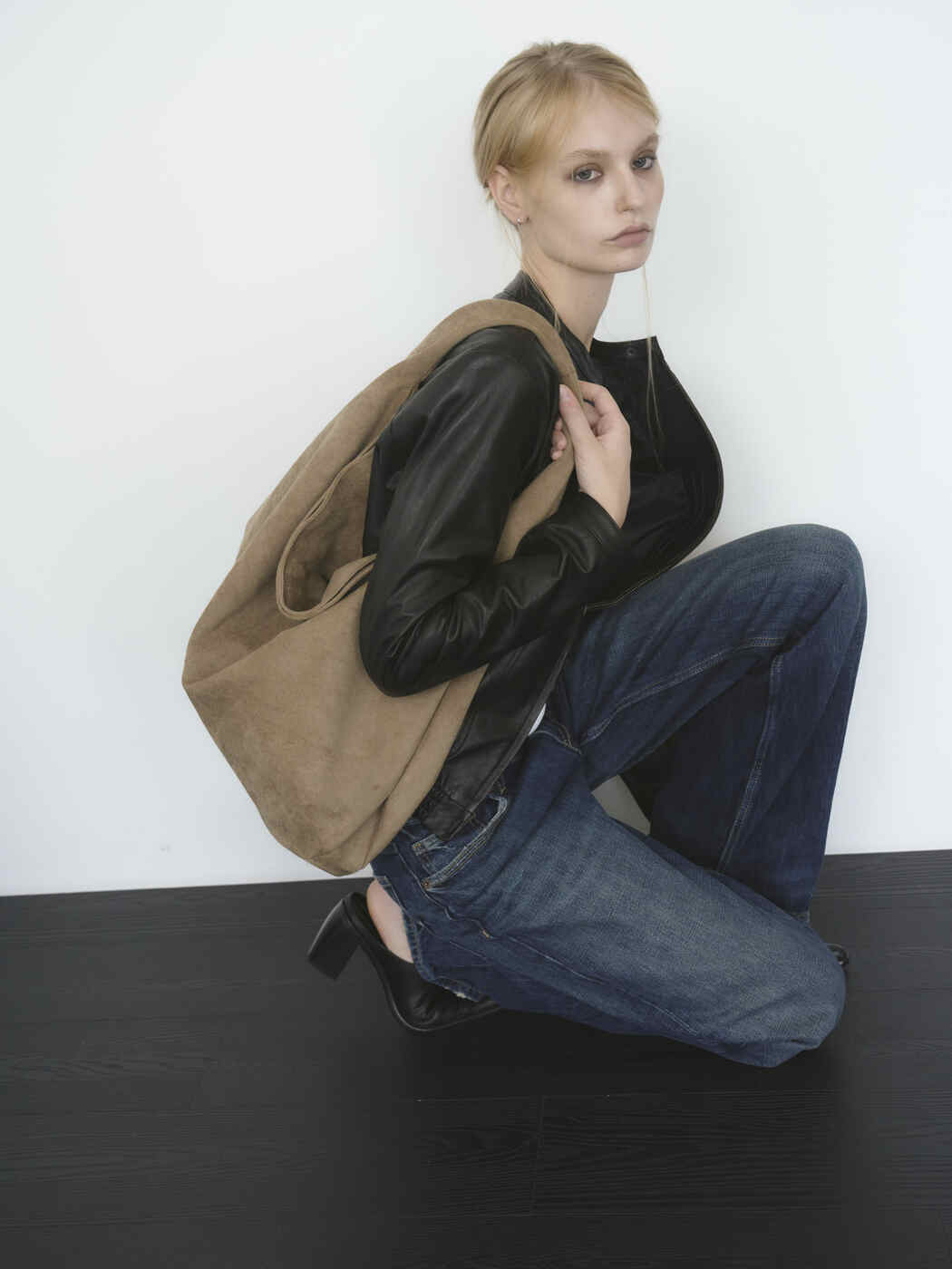 RV-002 Easy Hobo_Suede Ashtaupe