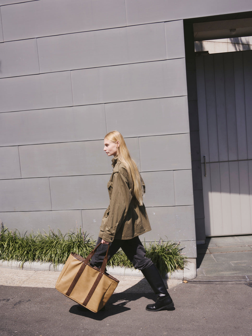 RV-003 City Reverse Tote_Canvas Khaki, Ashbrown